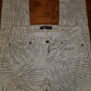 Forever XXI Premium White Animal Print Jeans 28